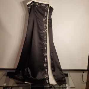 Zum Zum by Niki Livas Black and White Prom Dress Embroidery Vintage Size 9